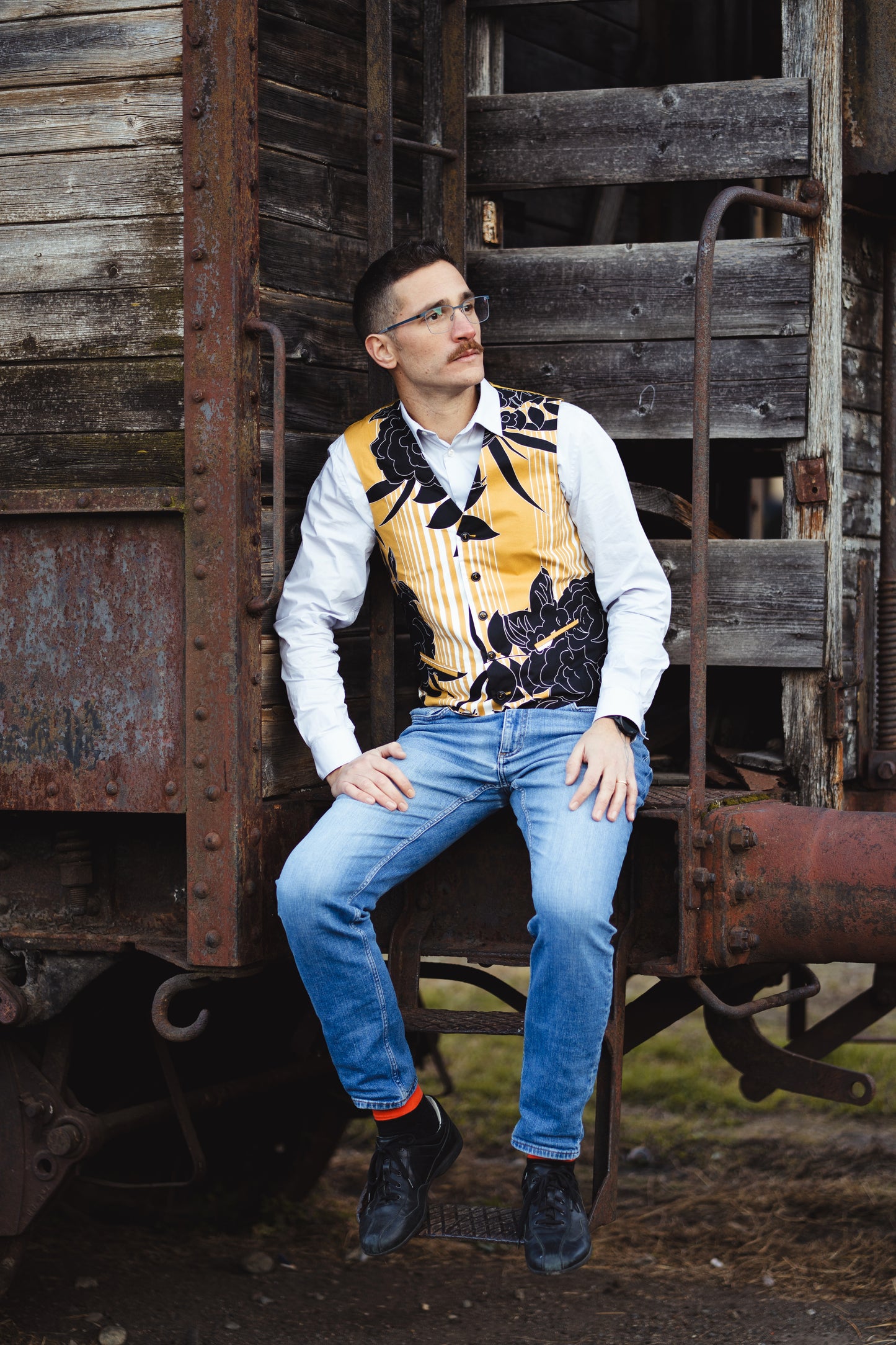 Flowers - gold & black